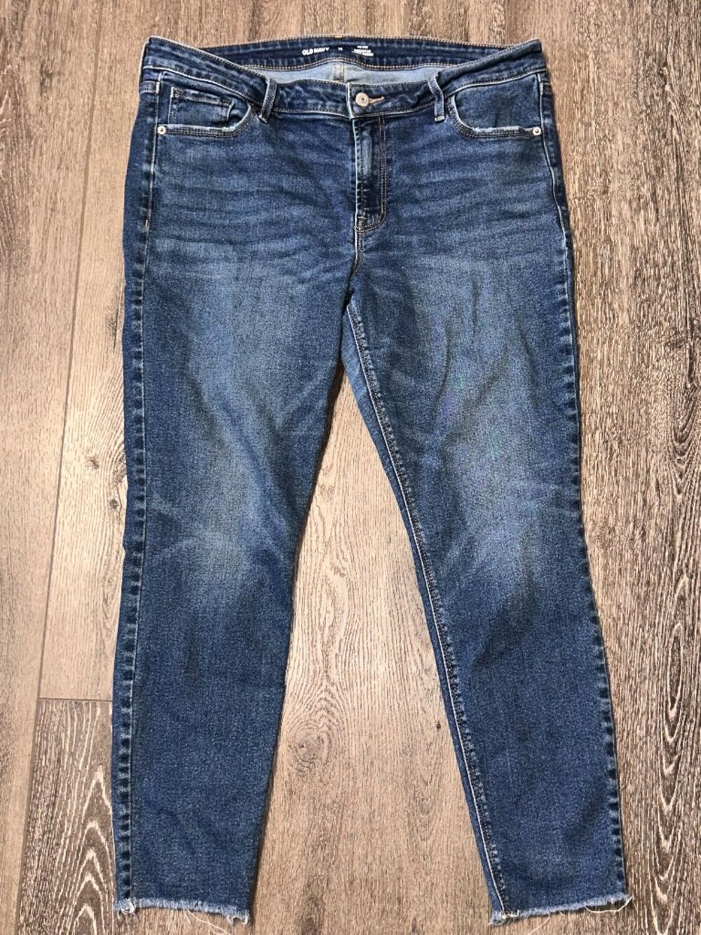Old Navy Women's Size 14 Rockstar Super Skinny Mid-Rise Medium Wash Jeans RawHem